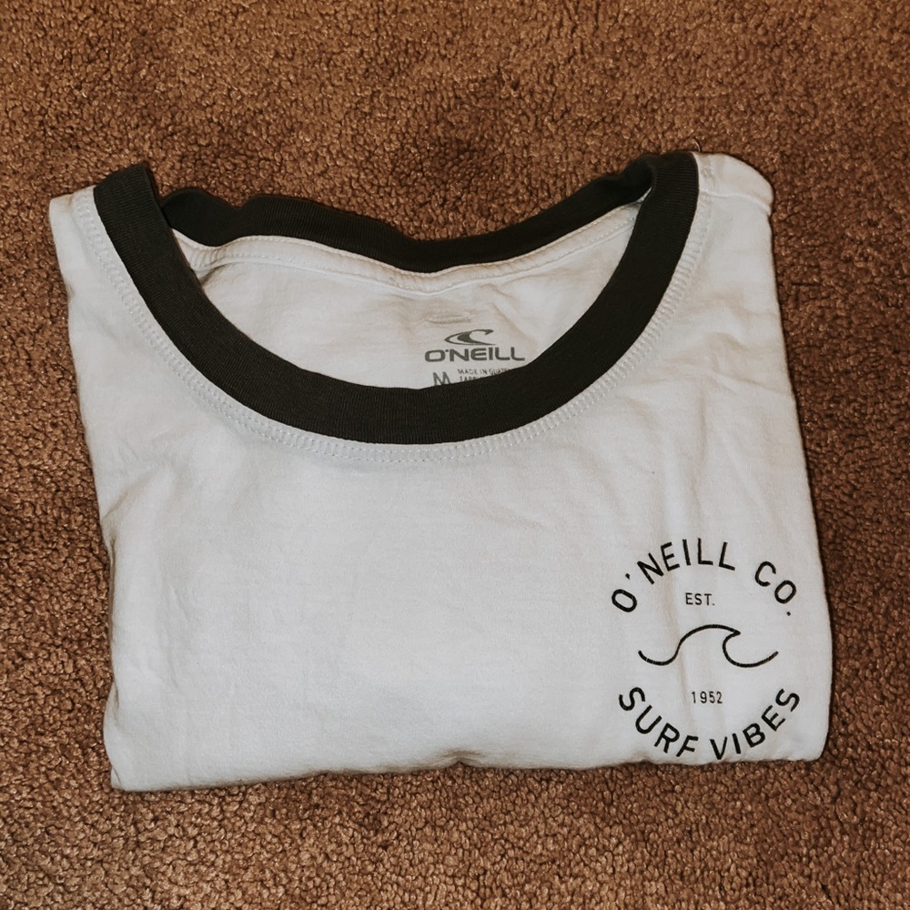 White O’Neill t shirt